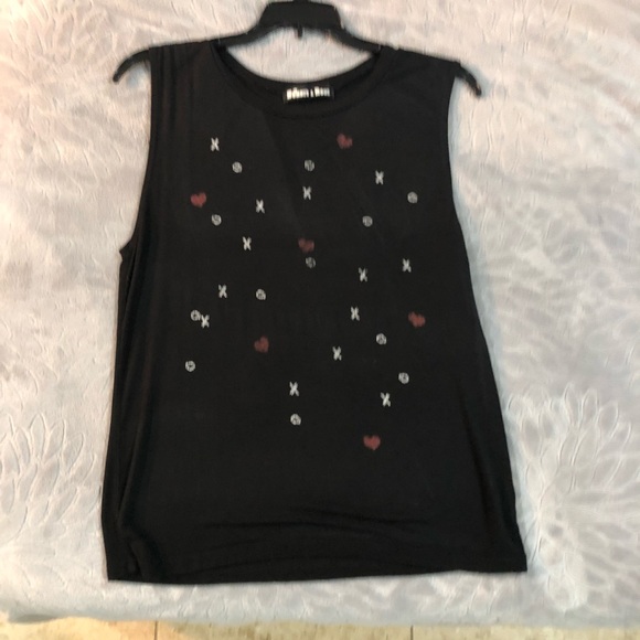 Cute tank top with XO❤️🖤 - Picture 2 of 4